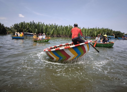 ホイアンでジャングルボートクルーズ